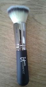 BRAND NEW IT COSMETICS HEAVENLY LUXE MAKEUP BRUSH